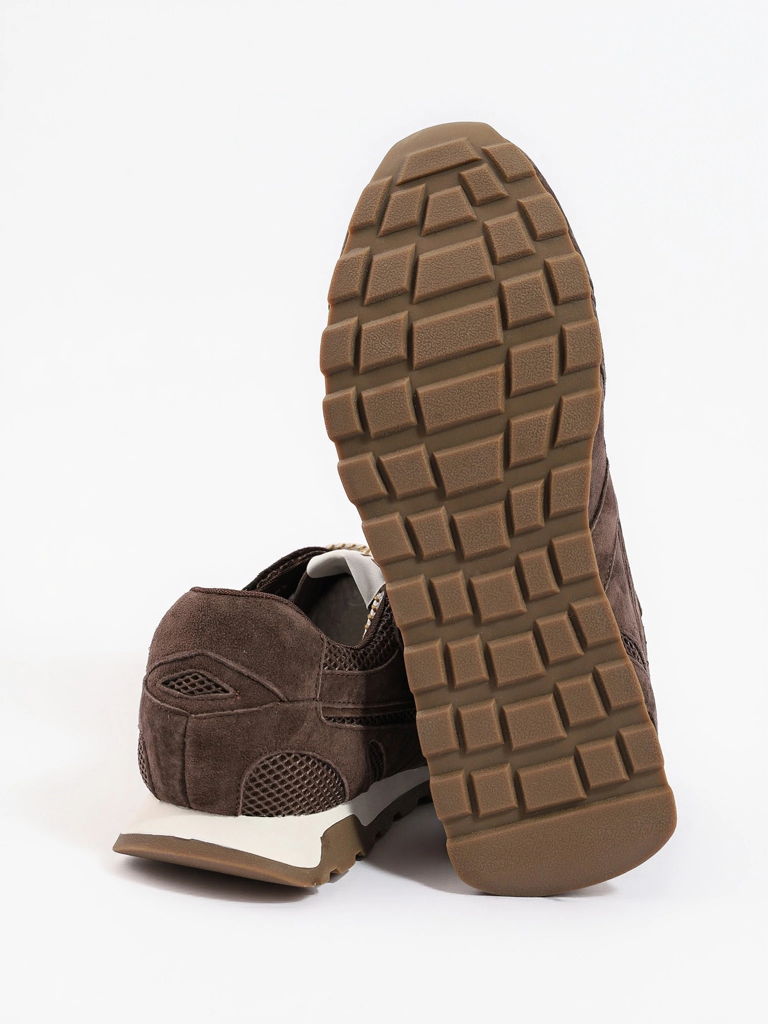 Кроссовки комбинированные темно-коричневого цвета на низкой подошве